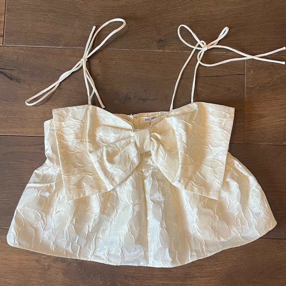 White bow top
